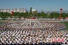 Казахи играют на домбре