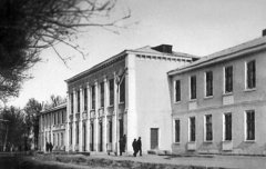 Здание Каракалпакского филиала Академии наук Узбекской ССР в Нукусе..jpg