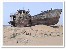 Аральское море, кладбище кораблей, г. Мойнак, Каракалпакстан 