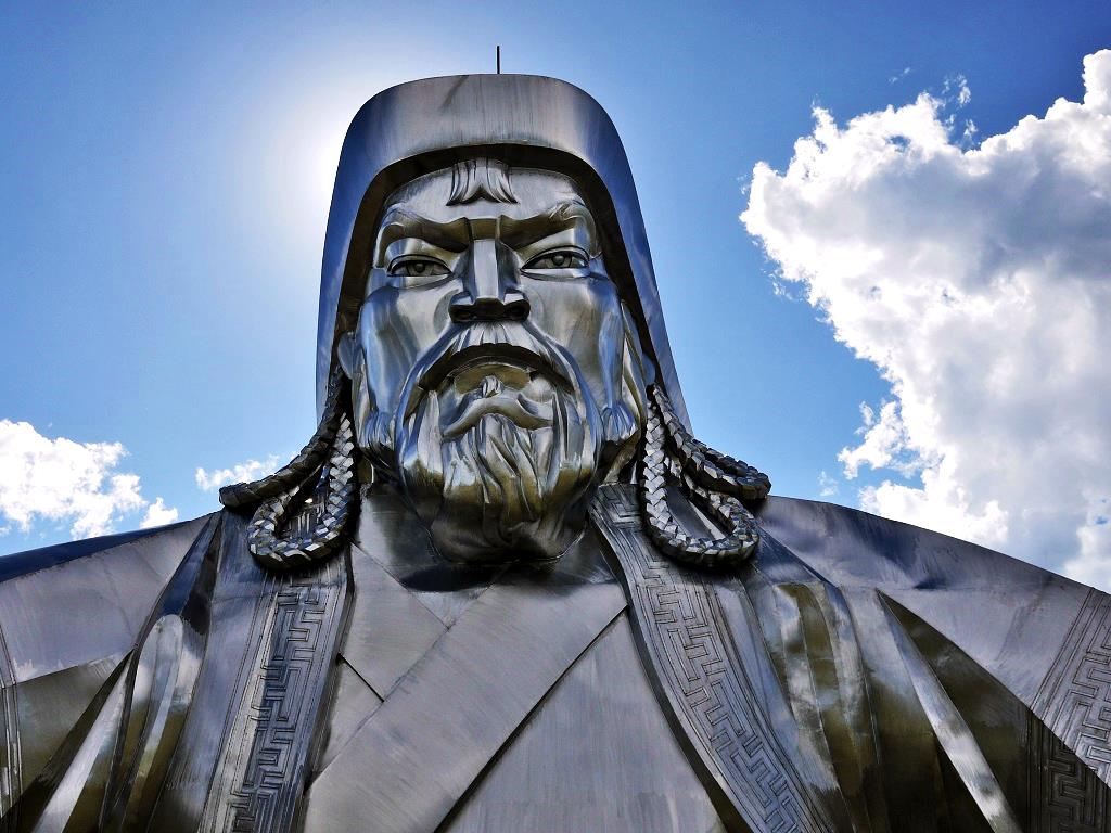 genghis-khan-statue_1.jpg.75fd600c5cb6fa7436486b33688ddd38.jpg